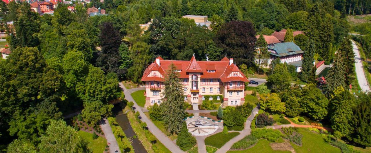 Vila Alice Лугачовице Экстерьер фото