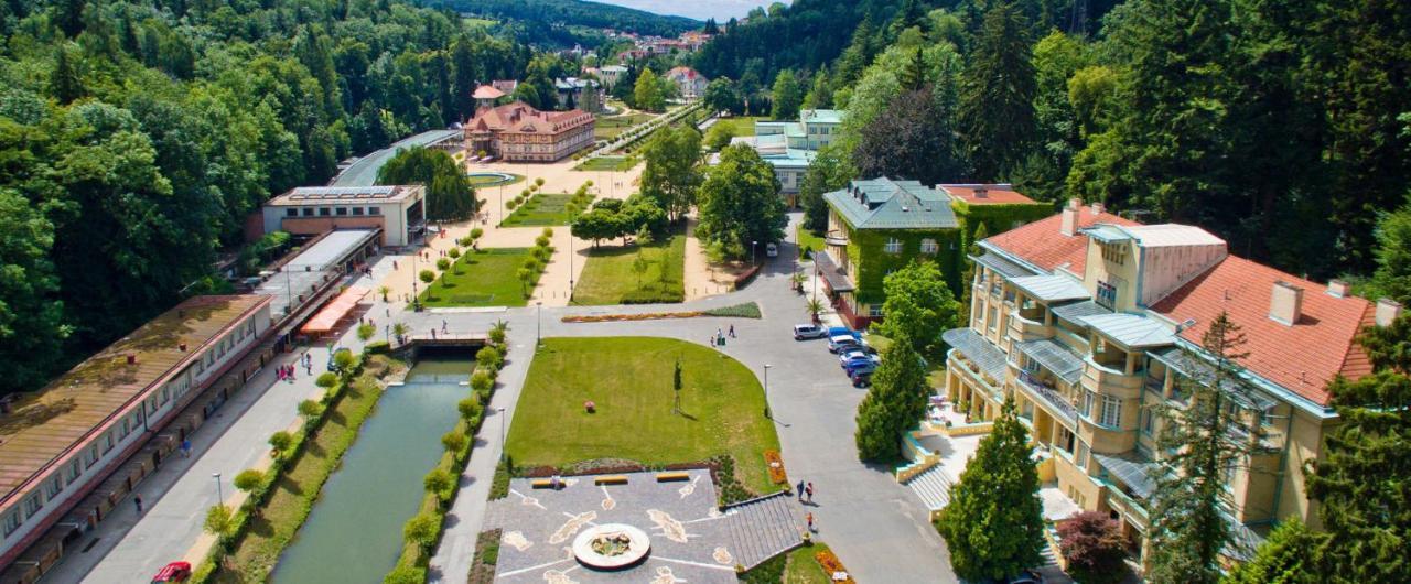 Vila Alice Лугачовице Экстерьер фото